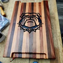 End-grain cutting board with pattern